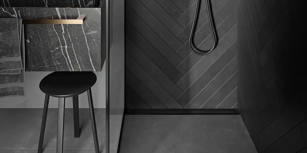 5_THN_unidrain_HL_black_GL black_reframe towel_soap wiper_soap dispenser_brass_dark bath_V-2a7a3e5d