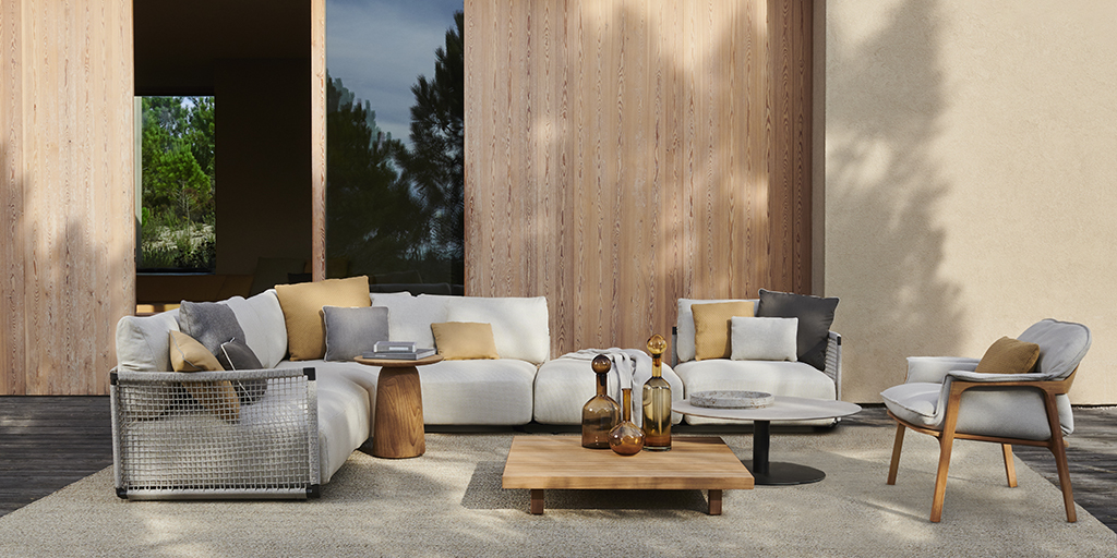 Tribù challenged Yabu Pushelberg to design the most comfortable sofa possible for the outdoors